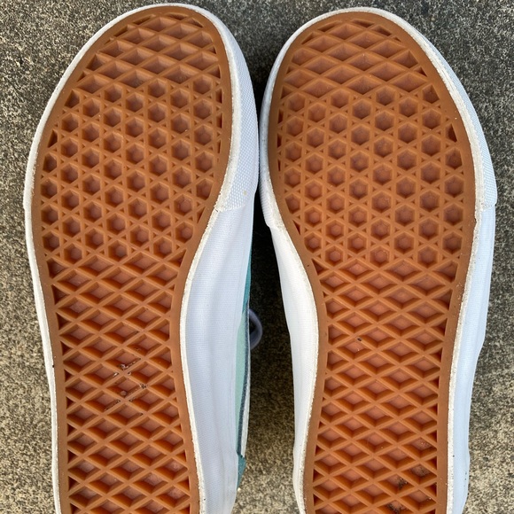 Vans - Picture 5 of 7